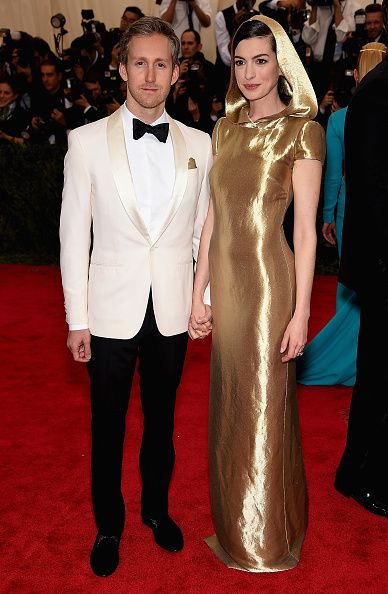 <p>Anne Hathaway y el productor Adam Shulman se conocieron en 2008, se casaron en 2012 y en marzo de 2016 se convirtieron en padres de su primer hijo, Jonathan.</p><p>&nbsp;</p>