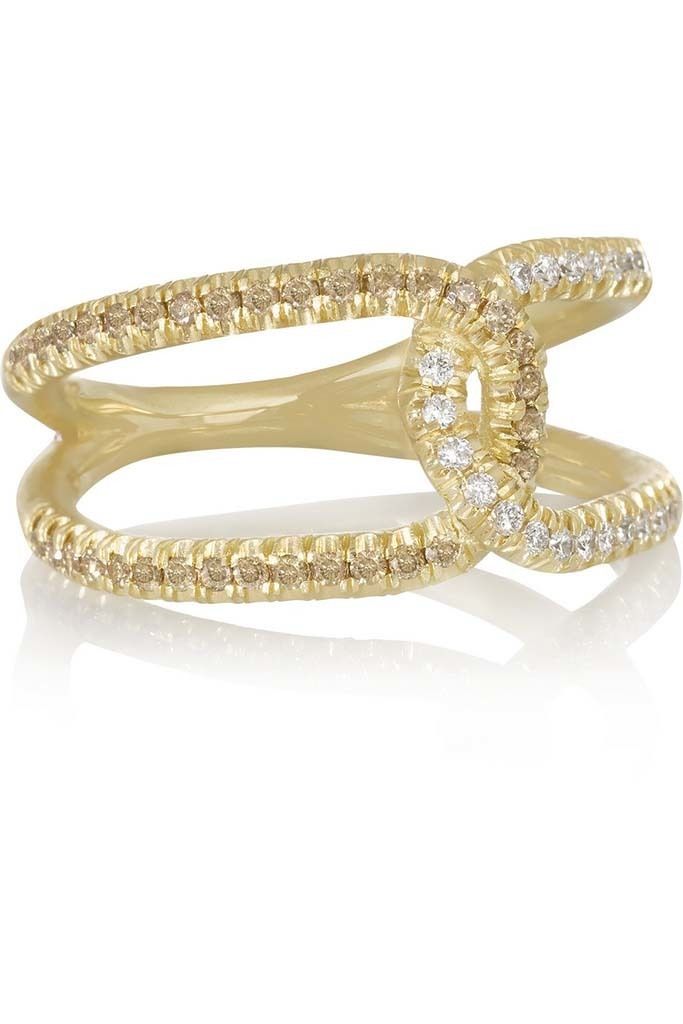 <p>&nbsp;</p><p>Anillo decorado con diamantes y oro lavado de 18 quilates (3.751 €), de <strong>Brooke Gregson</strong>.</p>