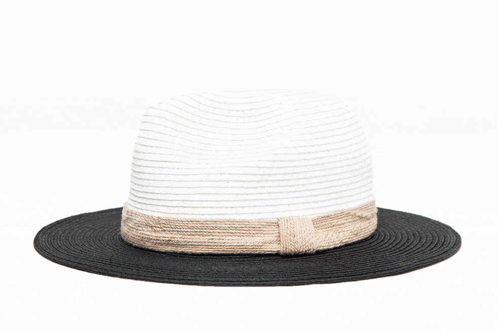 <p>Sombrero tricolor de rafia de <strong>Zara,</strong> 15,95 €.</p>