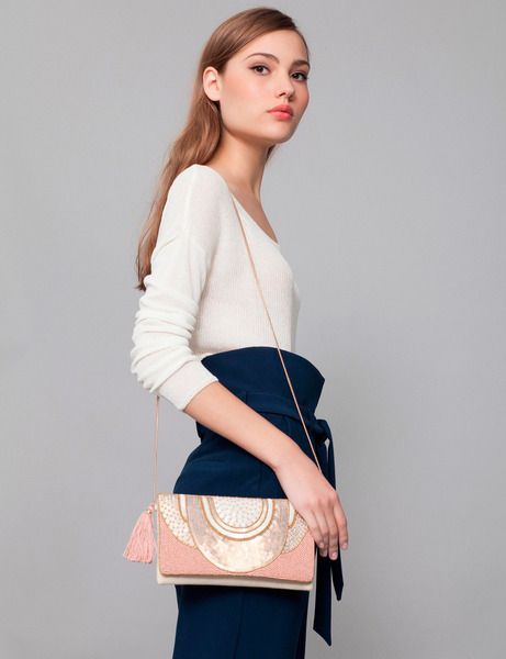 Sleeve, Shoulder, Joint, Elbow, Style, Bag, Waist, Fashion, Beauty, Neck, 