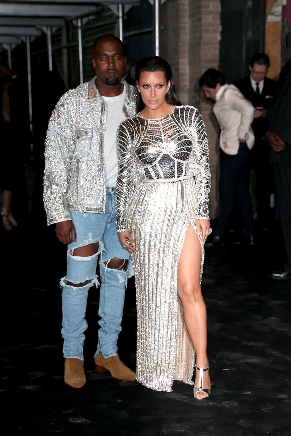 <p>&nbsp;<strong>Kim Kardashian y Kanye West</strong> asistieron a la fiesta de su amigo tras la gala, y ninguno de los dos pasó por el vestidor para cambiarse.</p>