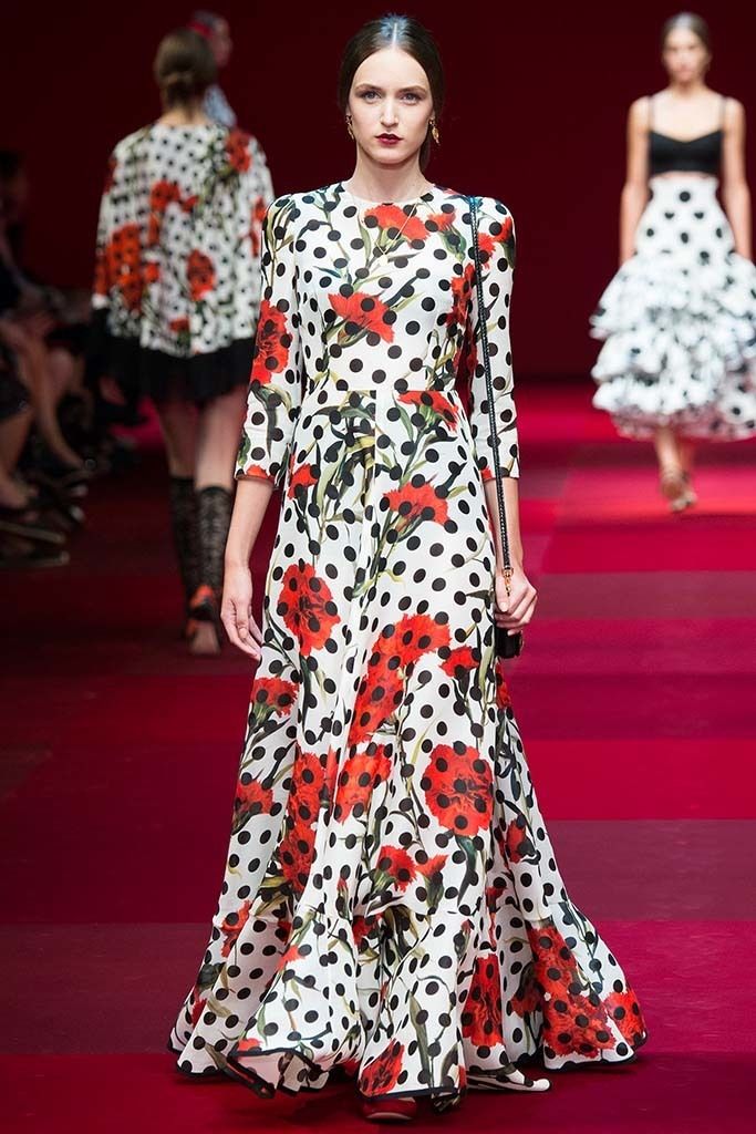 <p>Pero no se quedaba ahí la cosa, los lunares y las flores se alinean en un mismo concepto haciendo del sabor flamenco un nuevo estilo a seguir.</p><p><strong>Dolce&amp;Gabbana</strong></p>