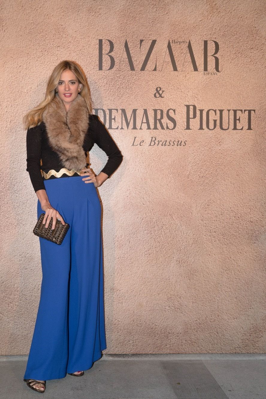 <p>La modelo <strong>Teresa Baca</strong> en negro, dorado y azul con pantalones palazzo.</p><p>&nbsp;</p>