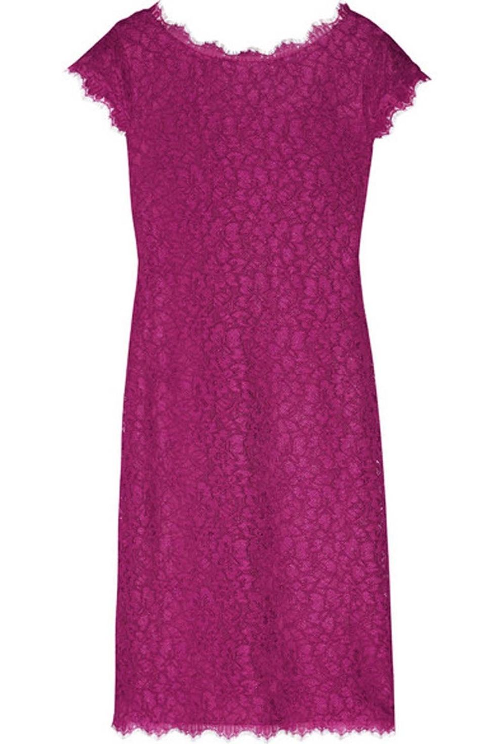 <p>Vestido con bordados y escote redondo en frambuesa, de Diane Von Furstenberg (380 €).</p>