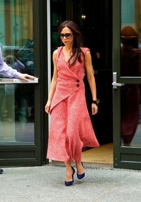 Shoulder, Photograph, Joint, Standing, Formal wear, Magenta, Street fashion, Fixture, Fashion, Dress, 