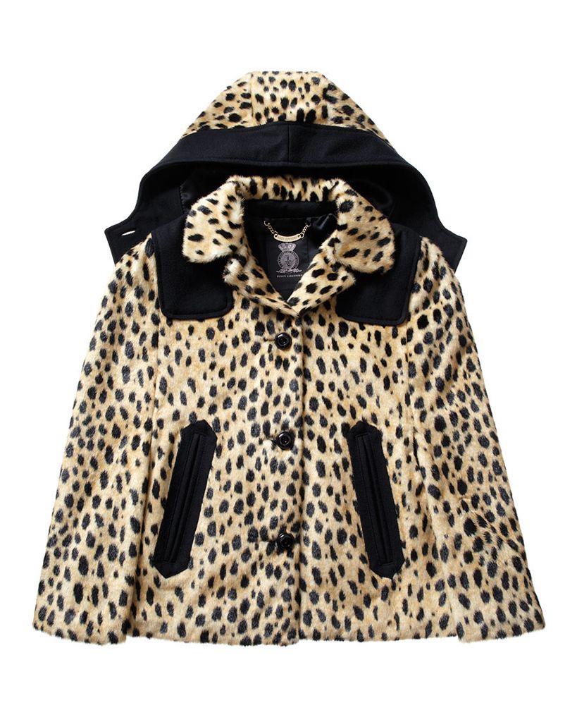 <p>Con estampado de leopardo y capucha (335 euros) de <strong>Juicy Couture</strong>.</p>