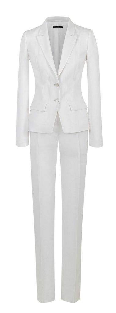 <p>Traje de chaqueta y pantalones en color blanco, de <strong>Boss</strong>.</p>