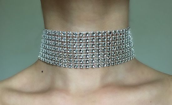 Skin, Joint, Style, Body jewelry, Fashion, Jewellery, Neck, Metal, Teal, Natural material, 