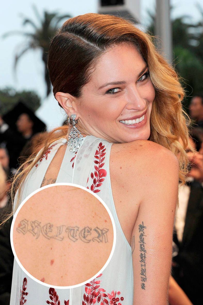 <p>Tiene incontables tatuajes que representan cada detalle de su bohemio estilo. Con mucho&nbsp; significado, su cuerpo está decorado con flechas, plumas, un rayo, símbolos y frases como &quot;Imi Loa&quot;, que significa &quot;Buscar&quot; en hawaiano.</p><p>Foto: Getty Images.</p>