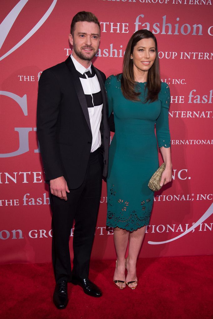 <p>La actriz acudió acompañada por su marido el cantante<strong> Justin Timberlake</strong> y posaron juntos en la alfombra roja.&nbsp;</p>
