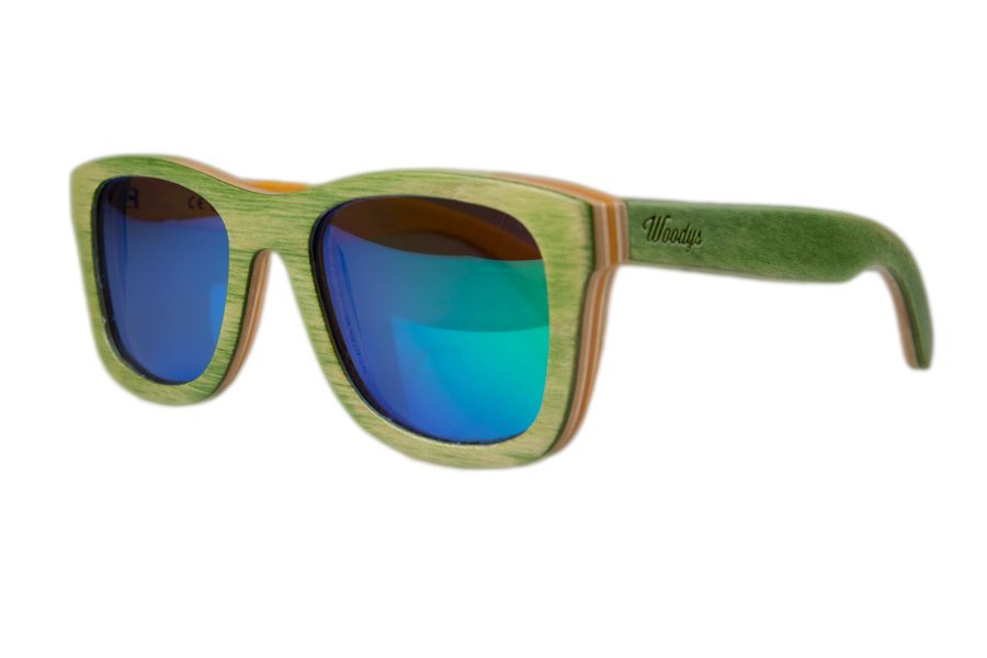 <p>Gafas de sol están hechas con diversos tipos de madera natural y flotan en el agua. De<strong> Woodys.</strong></p>