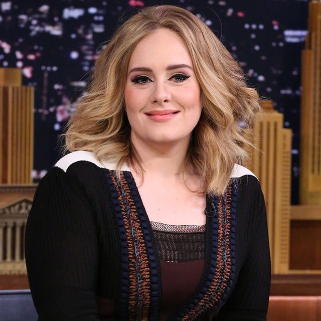 Adele presume de Emmy sin maquillaje y al natural