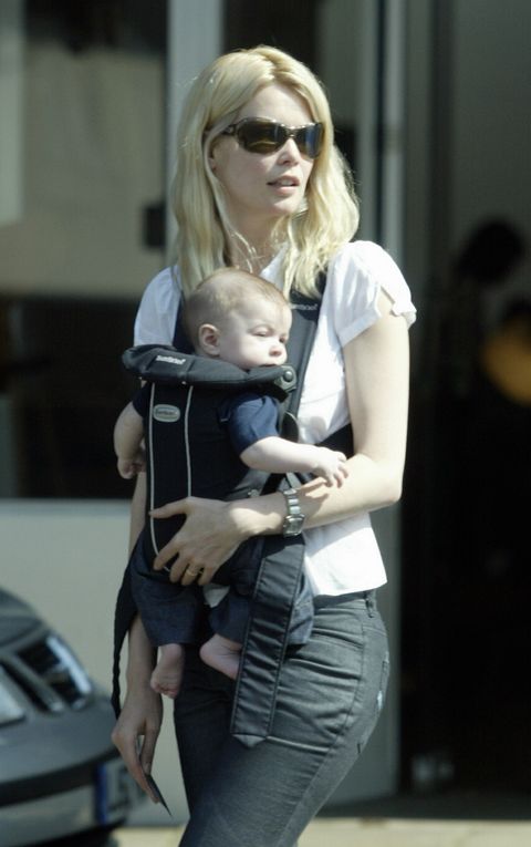 <p>La modelo no tardó en probar la maternidad y dio a luz en 2003 a su primer hijo Caspar Matthew De Vere Drummond.</p>