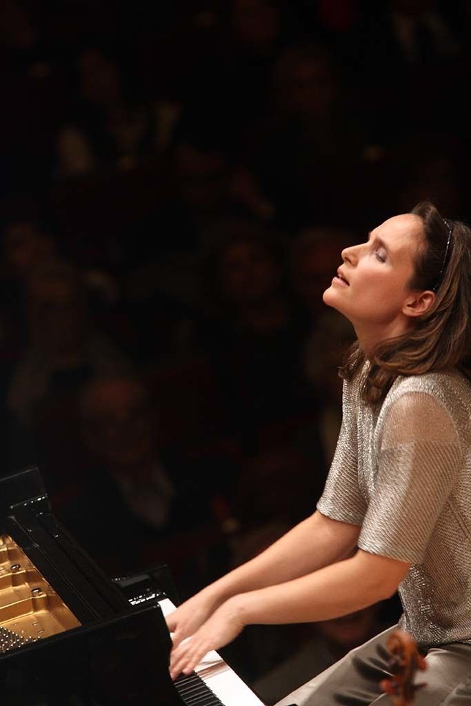 <p><strong>Pianista</strong></p><p>&nbsp;</p><p>Cuando era niña, Hélène Grimaud padecía un trastorno por déficit de atención e hiperactividad. En vez de suministrarle pastillas, sus padres decidieron orientar su inquietud hacia otro lado y le compraron un piano. A los 12 años, descubrió que tenía una capacidad excepcional: percibía las notas musicales como colores. Formaba parte de ese pequeño grupo de personas que poseen el don de la sinestesia. Hoy, es una de las pianistas más famosas del mundo.&nbsp;</p>