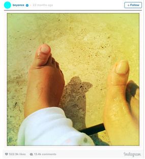 Human, Yellow, Skin, Toe, Joint, People in nature, Colorfulness, Barefoot, Foot, Aqua, 