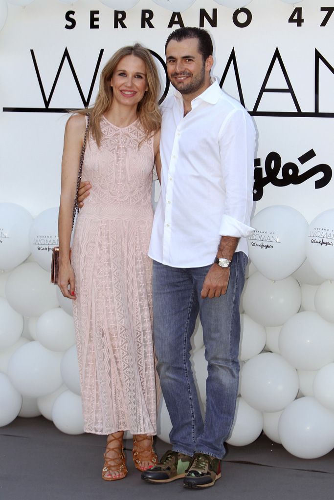 <p><strong>Carola Baleztena y Emiliano Suárez</strong> posaron juntos en el photocall. Nos encanta el romántico vestido en rosa que eligió Carola.&nbsp;</p>