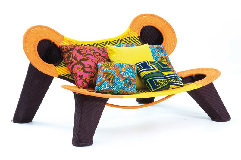 <p>Madame Dakar es el nombre de esta llamativa butaca, 179x90 cm, de Moroso, 2.454 €. </p>