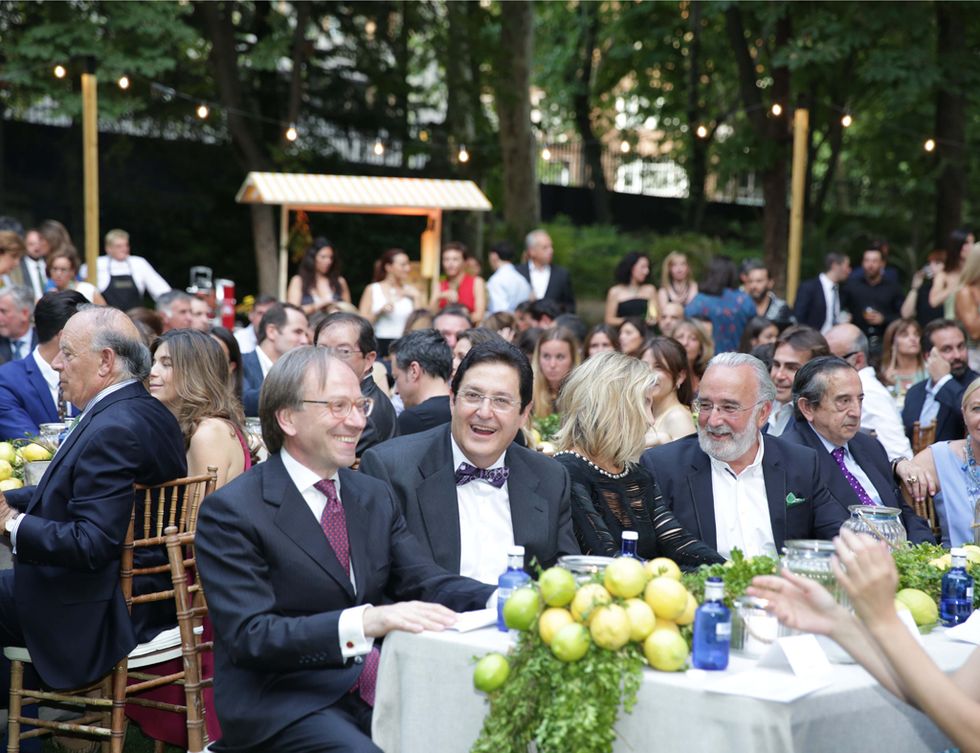 <p>El embajador de Italia junto a Fausto González, CEO de Hearst Magazines España, Elsa Pataky y Carlos Pardo, director editorial de Hearst.</p>