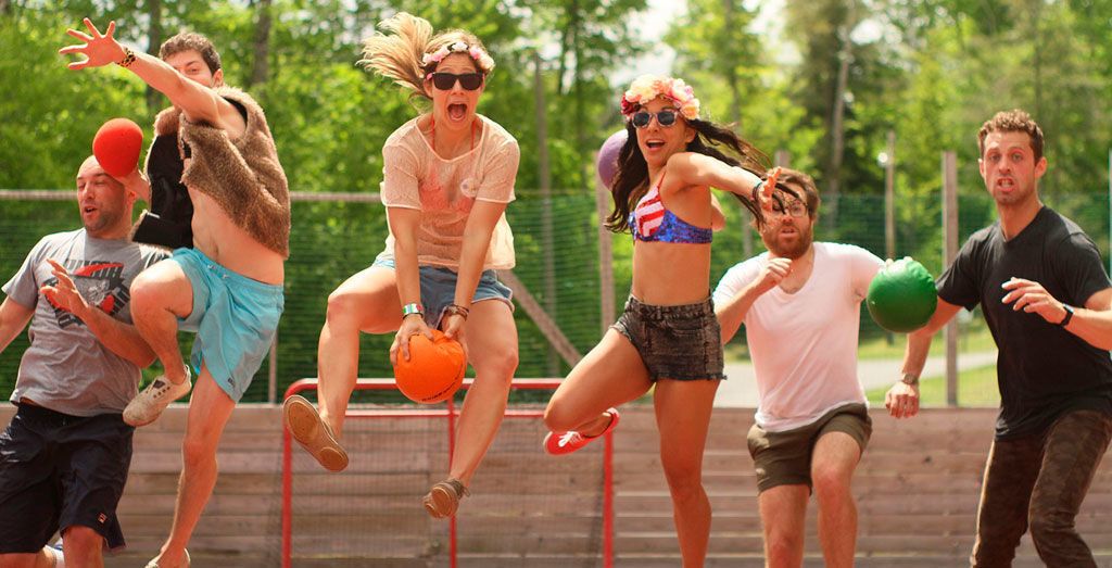 Fiesta en el campamento para adultos