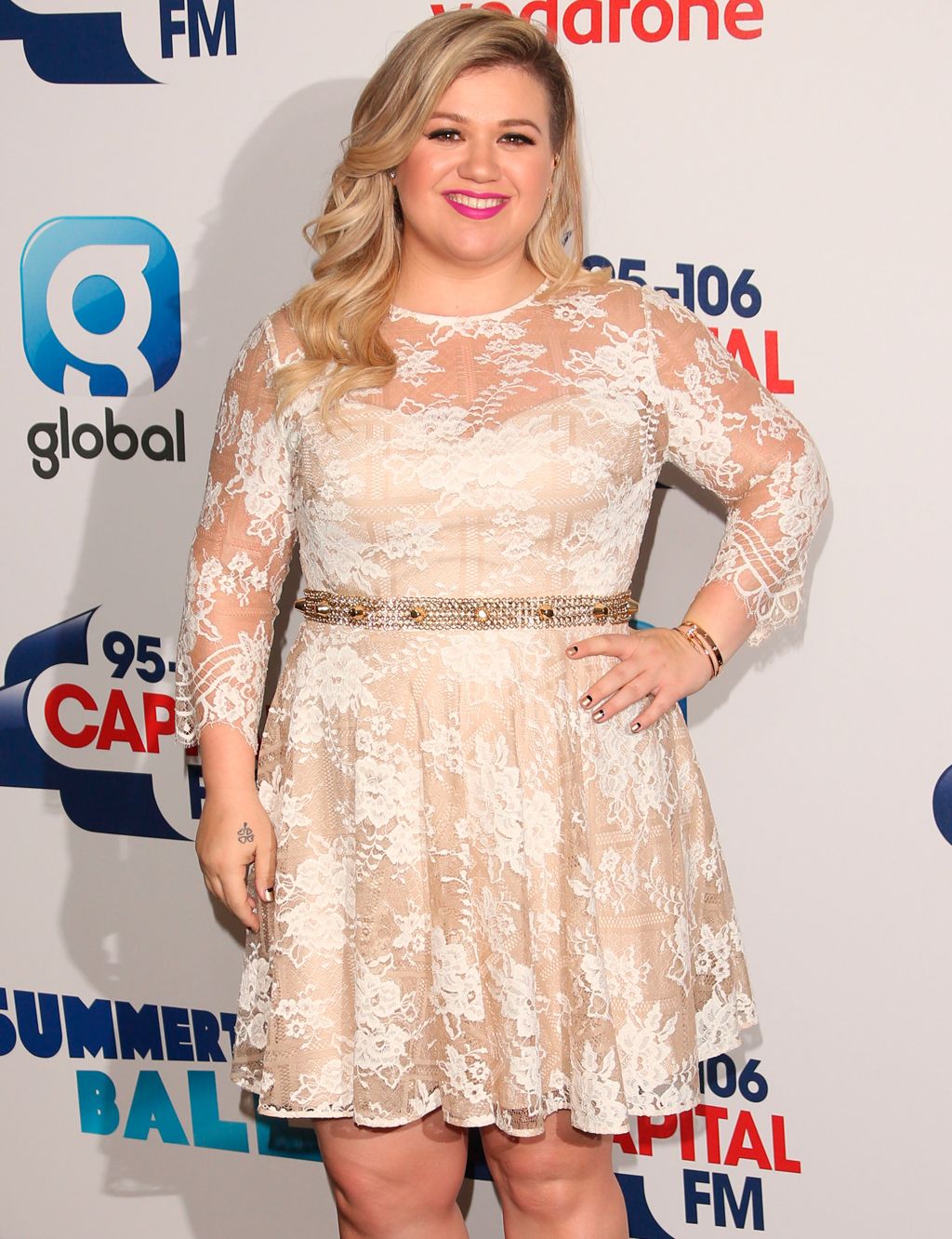 es kelly clarkson todavia saliendo con el hijo de rebajas