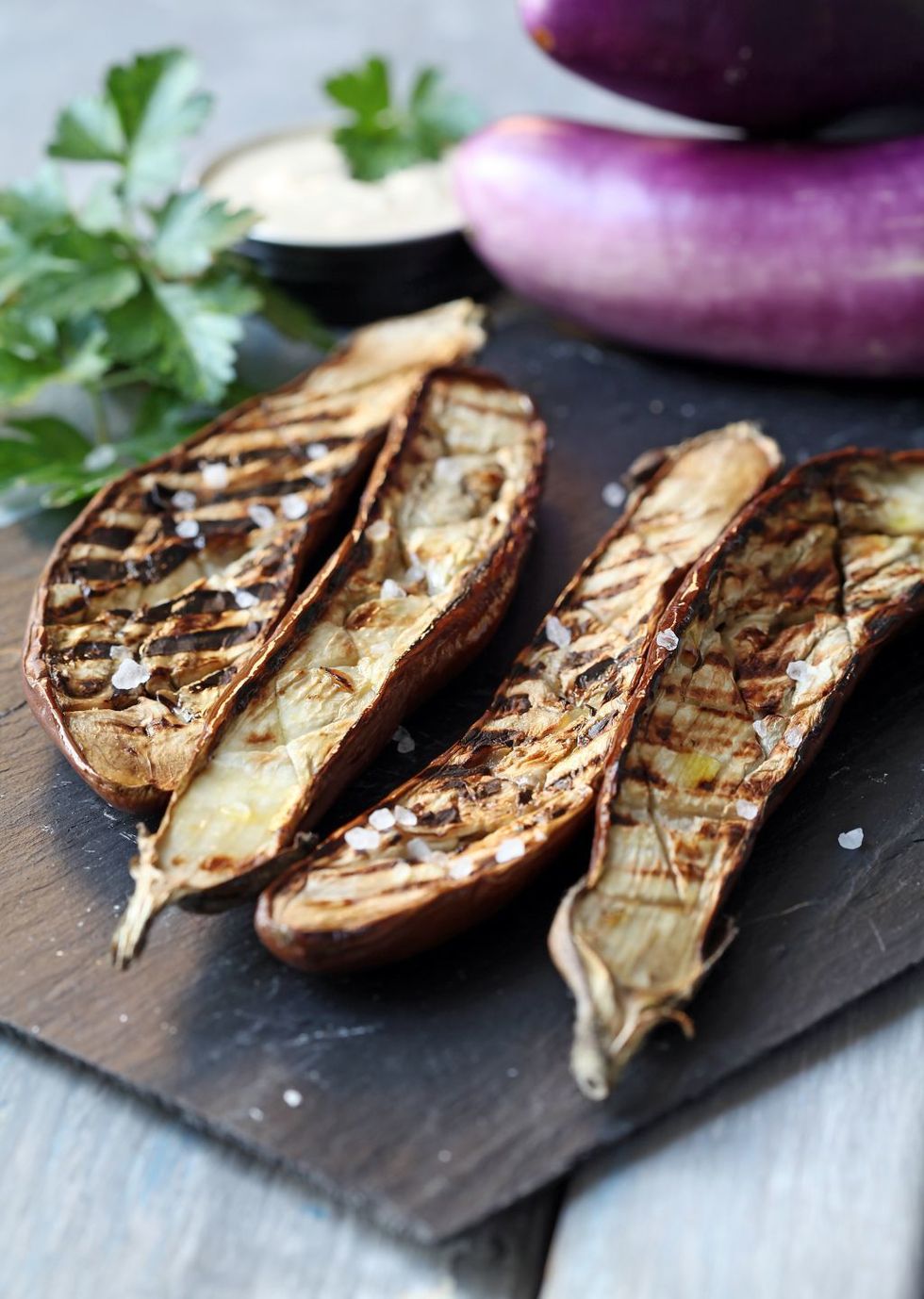 Berenjena Japonesa A La Parrilla Con Salsa Tahini 