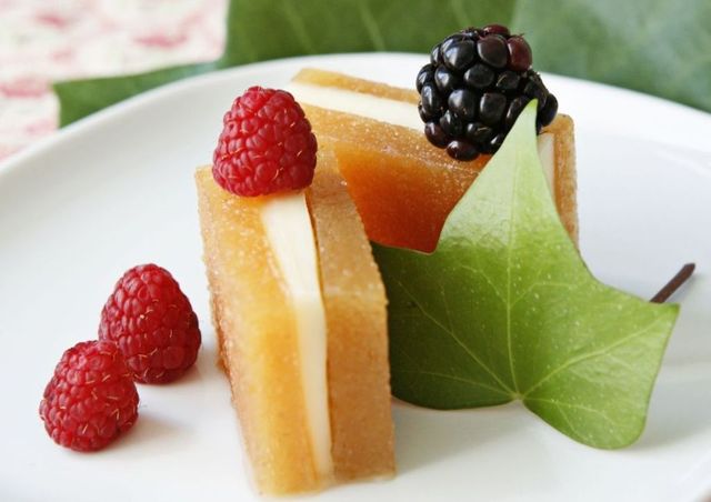 Food, Boysenberry, Fruit, Ingredient, Sweetness, Frutti di bosco, Natural foods, Blackberry, Berry, Dishware, 