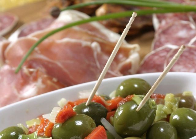 Food, Ingredient, Cuisine, Produce, Bayonne ham, Prosciutto, Dish, Salt-cured meat, Animal product, Jamón serrano, 