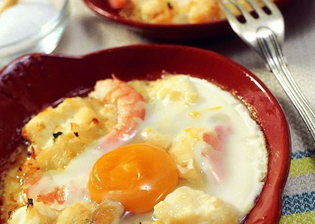 Egg yolk, Food, Fried egg, Meal, Dishware, Dish, Serveware, Breakfast, Cuisine, Kitchen utensil, 