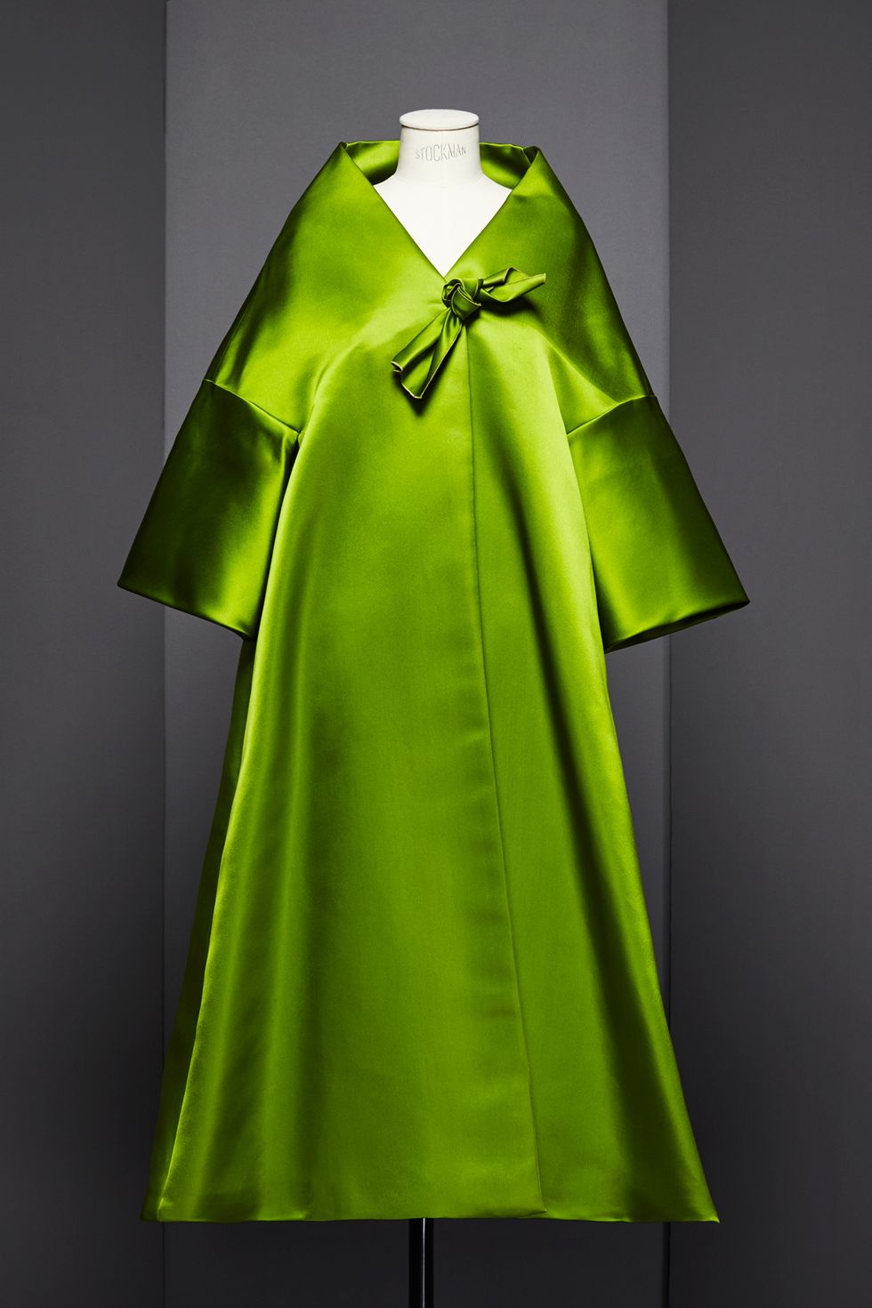Green, Yellow, Sleeve, Collar, Textile, Formal wear, One-piece garment, Dress, Fashion, Costume design, 