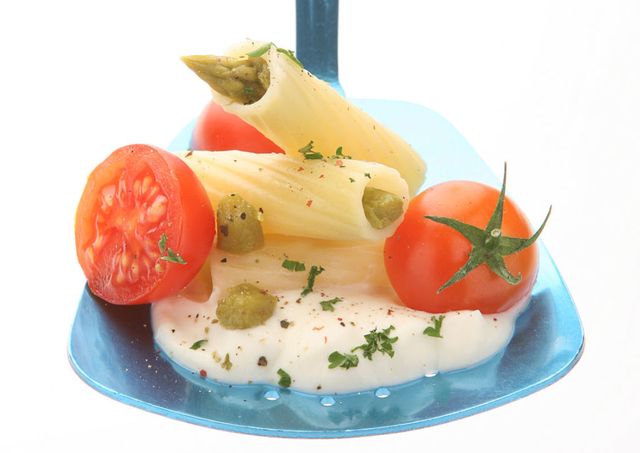 Food, Ingredient, Dishware, Produce, Tomato, Vegetable, Vegan nutrition, Bush tomato, Plum tomato, Garnish, 