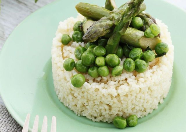 Green, Food, Dishware, Ingredient, White, Serveware, Produce, Rice, Steamed rice, Plate, 