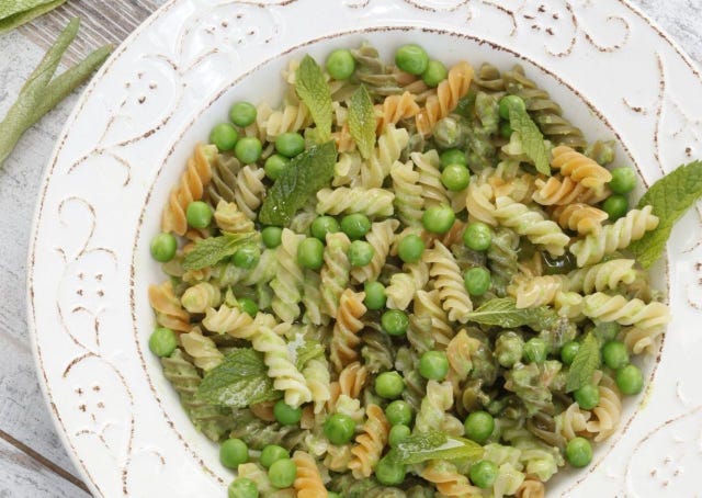 Food, Ingredient, Produce, Vegetable, Rotini, Staple food, Dishware, Cuisine, Pasta, Legume, 