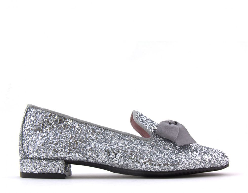 Style, Grey, Glitter, Metal, Natural material, Silver, Blade, Steel, Bridal shoe, 