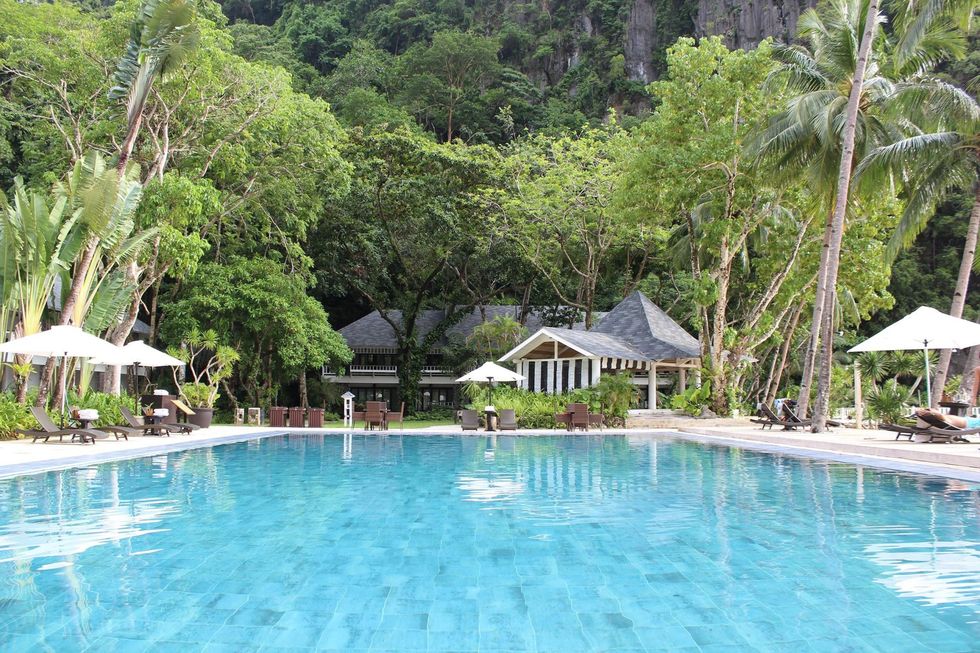Swimming pool, Property, Water, Resort, Leisure, Tree, Real estate, Azure, Shade, Umbrella, 