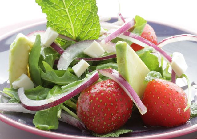 Food, Vegetable, Salad, Leaf vegetable, Dishware, Natural foods, Produce, Fruit, Strawberry, Strawberries, 