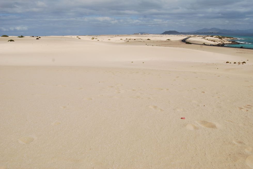Sand, Natural environment, Aeolian landform, Beach, Sky, Singing sand, Dune, Sea, Ecoregion, Desert, 