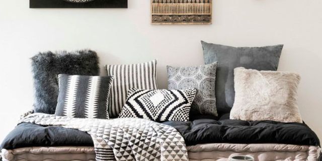 Room, Textile, Interior design, White, Wall, Style, Pillow, Cushion, Living room, Throw pillow, 