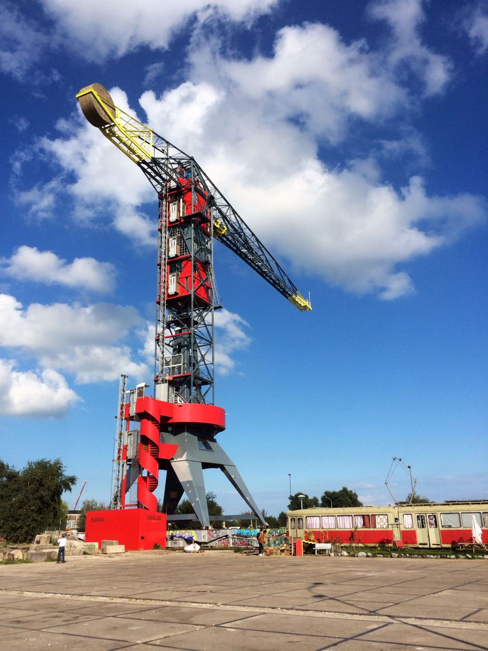 Crane, Vehicle, Construction equipment, Sky, Cloud, Petroleum, 