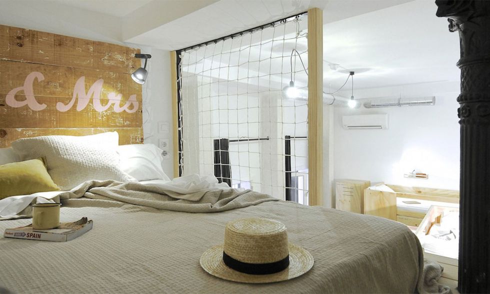 Hat, Room, Interior design, Lighting, Bed, Property, Wall, Floor, Textile, Bedding, 