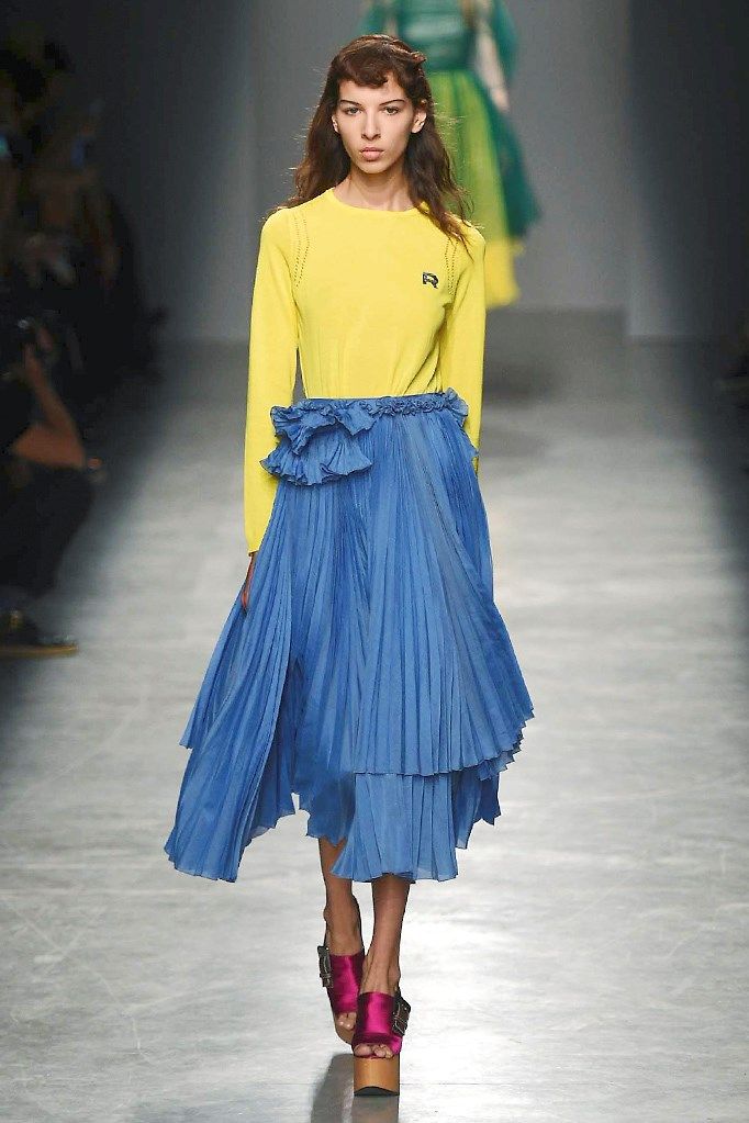 Clothing, Blue, Fashion show, Shoulder, Joint, Runway, Style, Waist, Fashion model, Electric blue, 