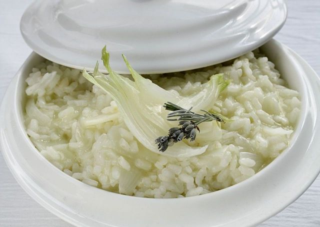 Food, Dishware, Insect, Rice, Porcelain, Cuisine, Serveware, White rice, Jasmine rice, Staple food, 