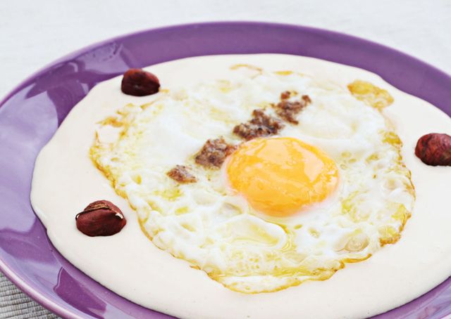 Food, Fried egg, Egg yolk, Ingredient, Dishware, Cuisine, Meal, Breakfast, Dish, Plate, 