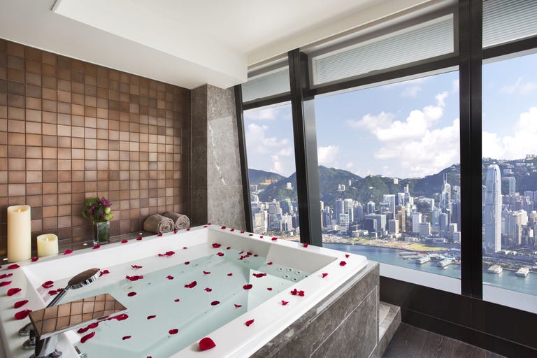 10 baños de hotel más grandes que tu casa