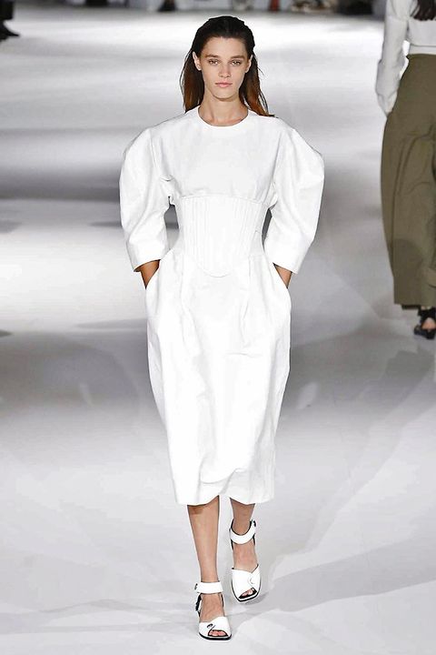 Sleeve, Shoulder, Joint, White, Fashion show, Style, Fashion model, Street fashion, Dress, Fashion, 
