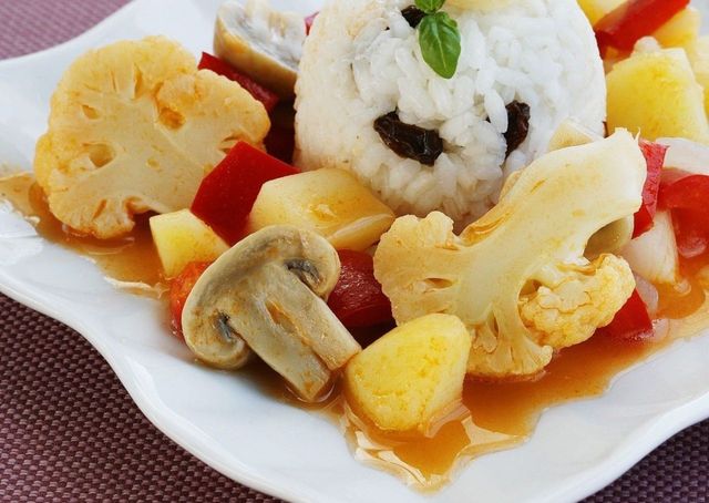 Food, Cuisine, Steamed rice, White rice, Rice, Dish, Ingredient, Meal, Recipe, Tableware, 