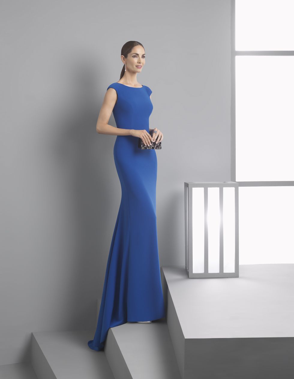 Sleeve, Dress, Shoulder, Standing, Joint, One-piece garment, Formal wear, Electric blue, Day dress, Waist, 