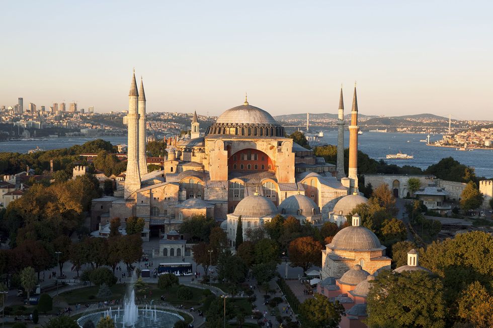 Dome, City, Landmark, Dome, Spire, Byzantine architecture, Place of worship, Finial, Mosque, Holy places, 