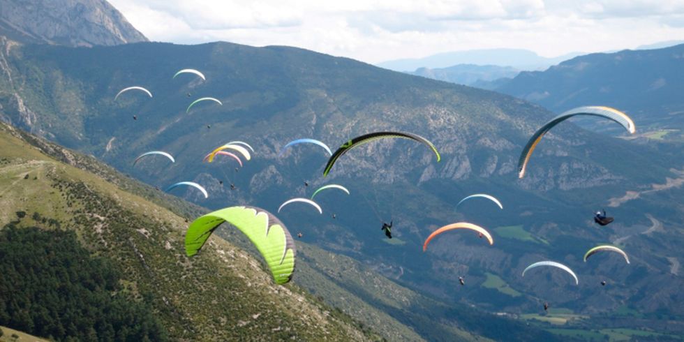 Nature, Daytime, Natural environment, Paragliding, Highland, Mountainous landforms, Hill, Parachuting, Landscape, Recreation, 