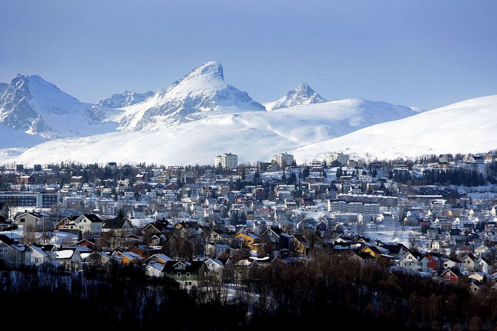 Mountainous landforms, Mountain range, Winter, Mountain, Residential area, Hill station, Snow, Alps, Arête, Ridge, 
