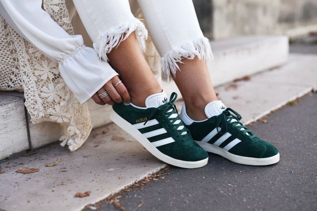 Footwear, White, Shoe, Street fashion, Green, Plimsoll shoe, Skate shoe, Fashion, Ankle, Leg, 